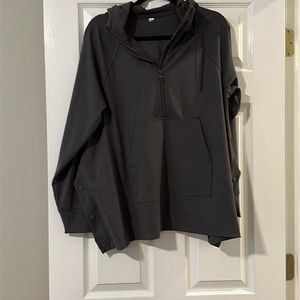 Athlete XS Top with Hood in Grey